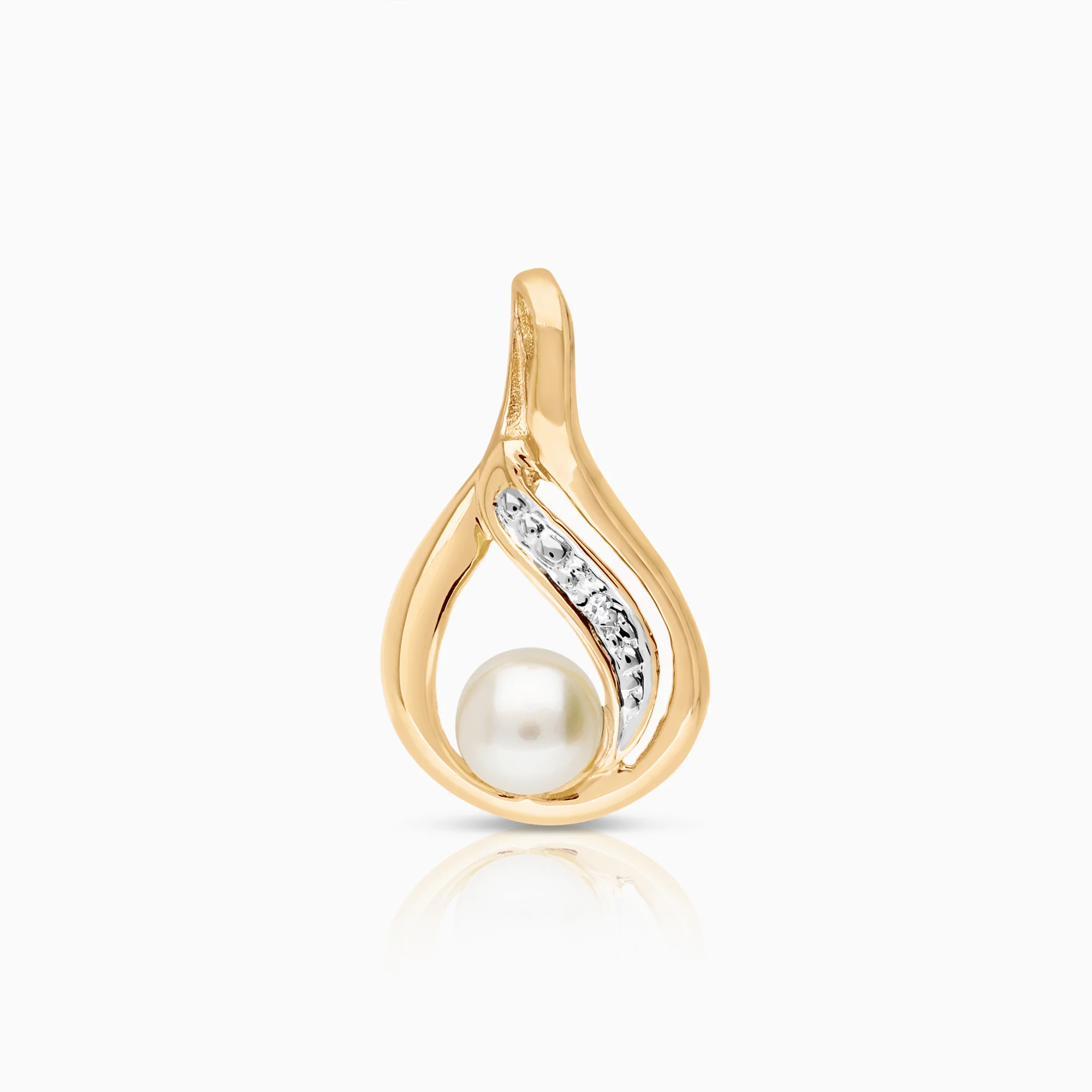 Diamond pendant with pearl 0.66g 18K gold