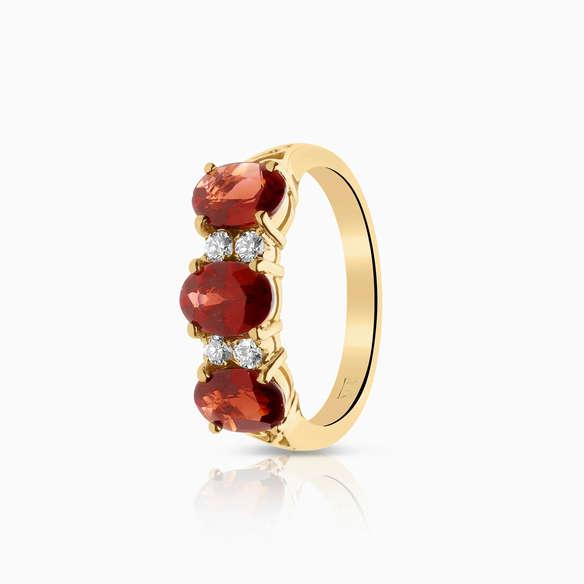 Gemstone ring garnets and diamonds 0.14ct 5.32g 18K gold