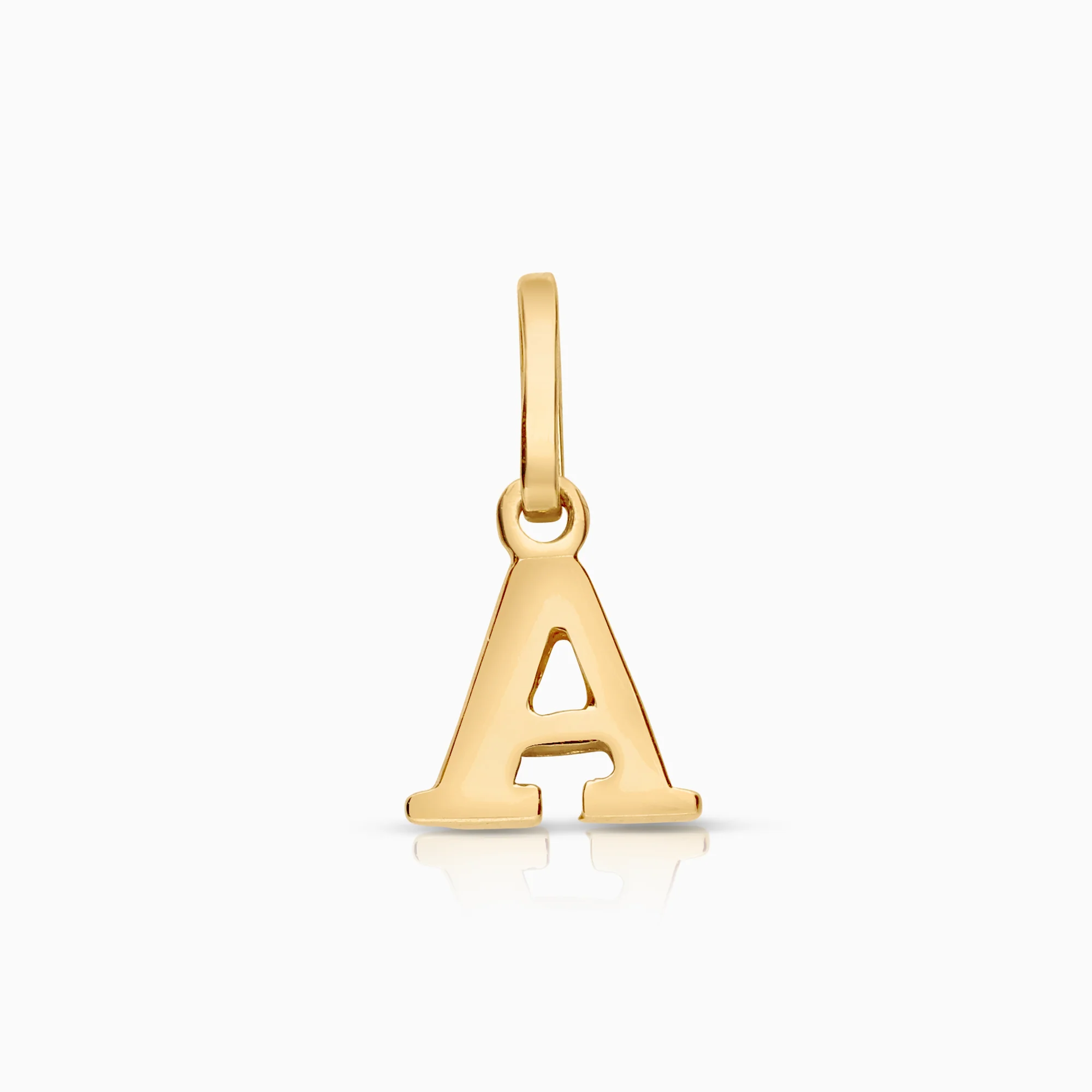 Letter pendant 0.34g 18K gold.