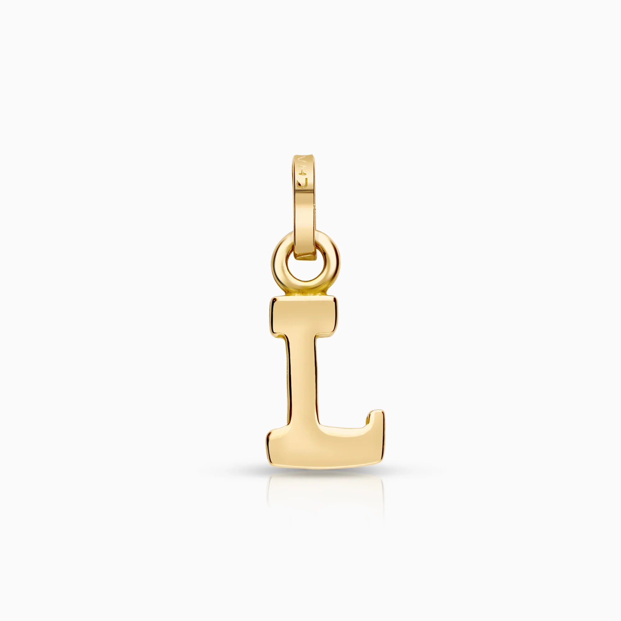 Pendant with letter 0.70g 18K gold
