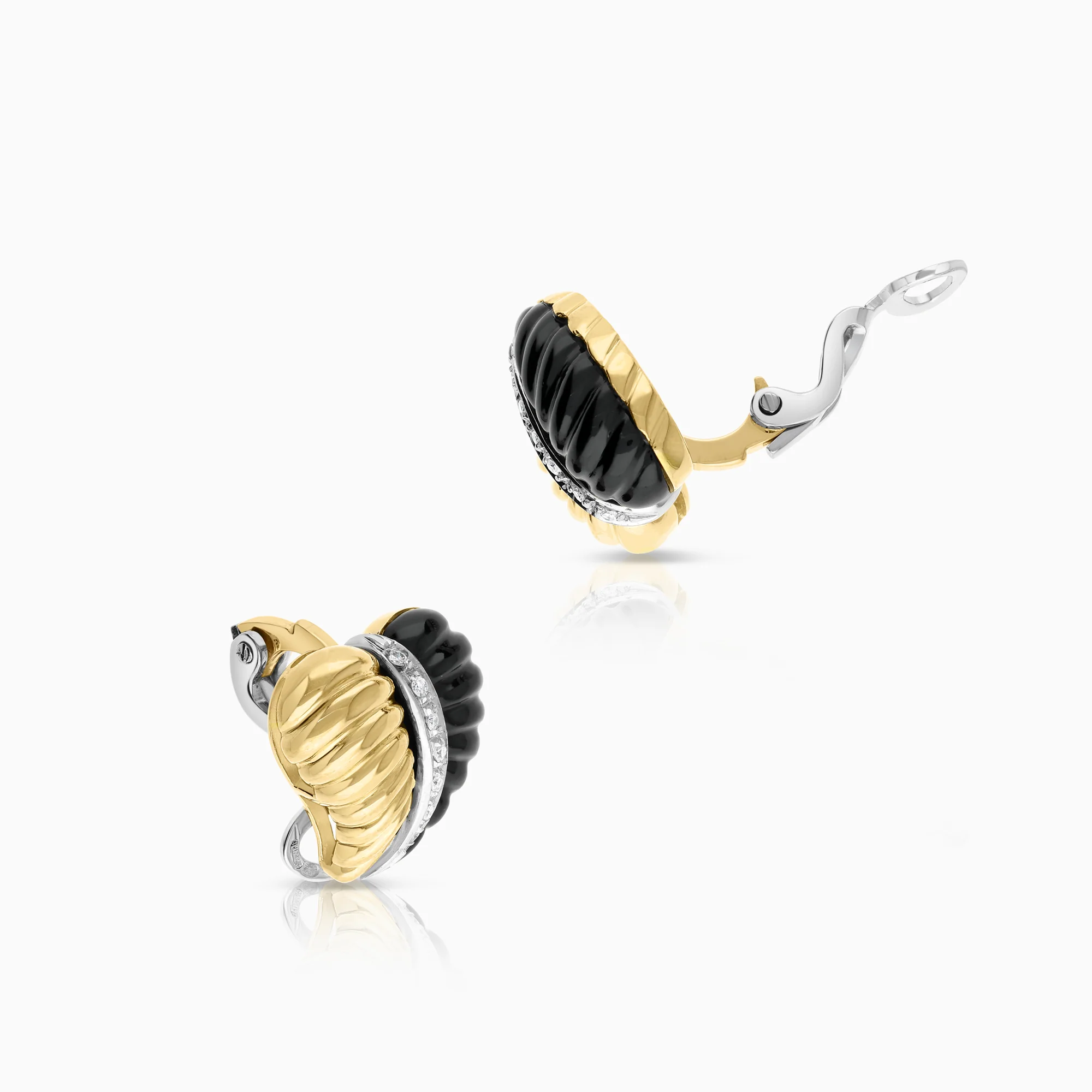 Clip-on earrings with carved onyx and diamonds 0.10ct 10.68g 18K gold - Image 3