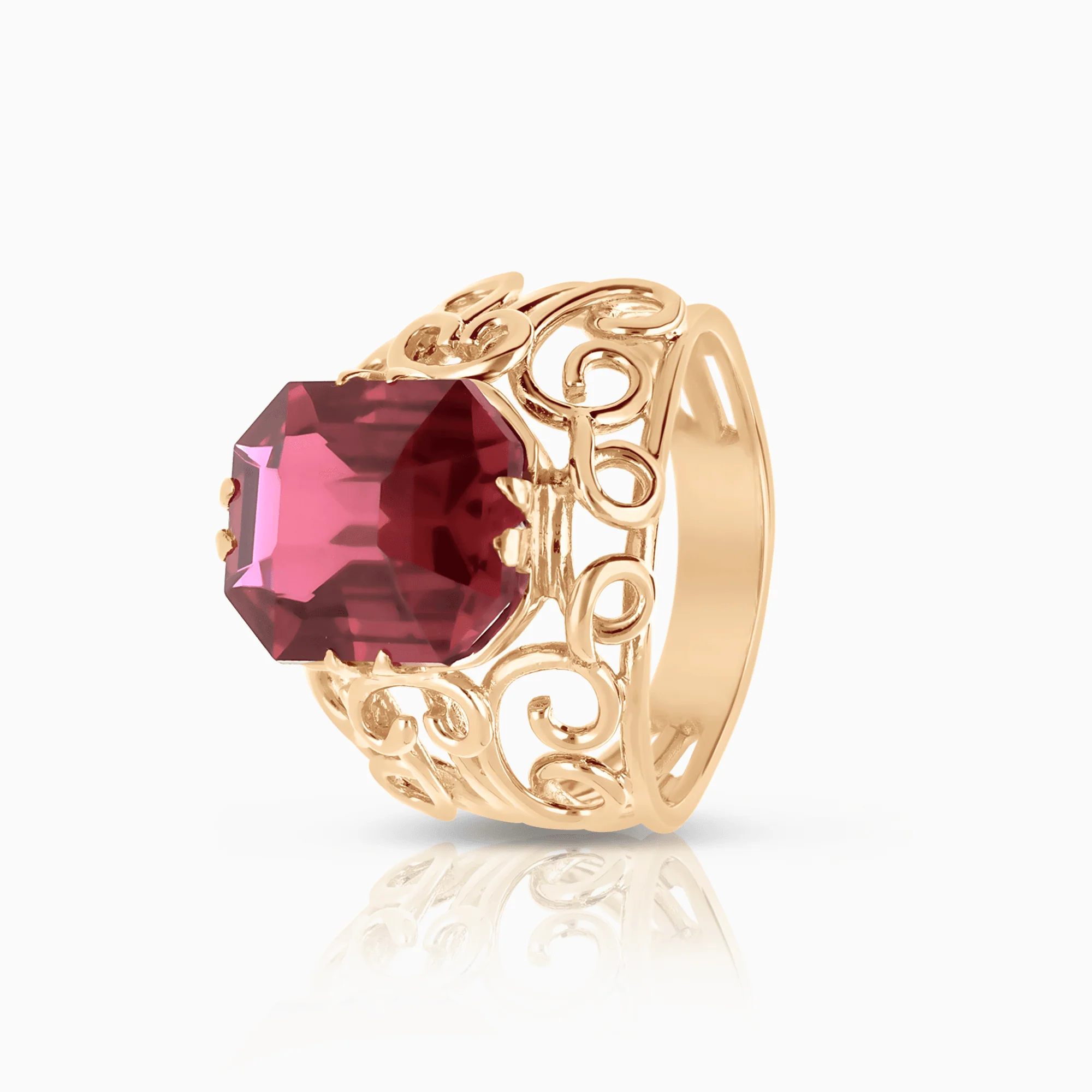 Gemstone ring with a red stone 6.75g 14K rose gold