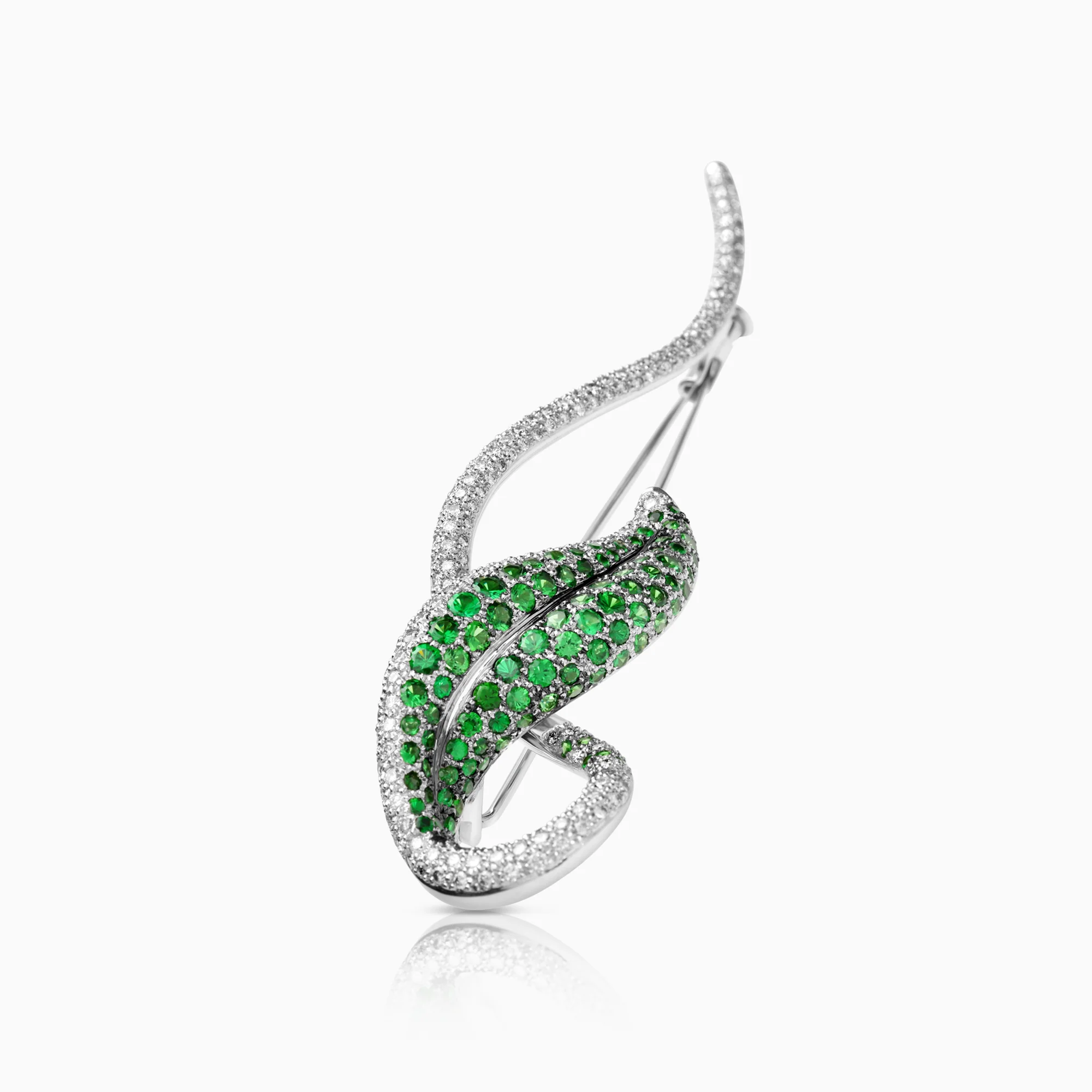 Diamond brooch with green tsavorites 2.00ct 18K white gold - Image 3