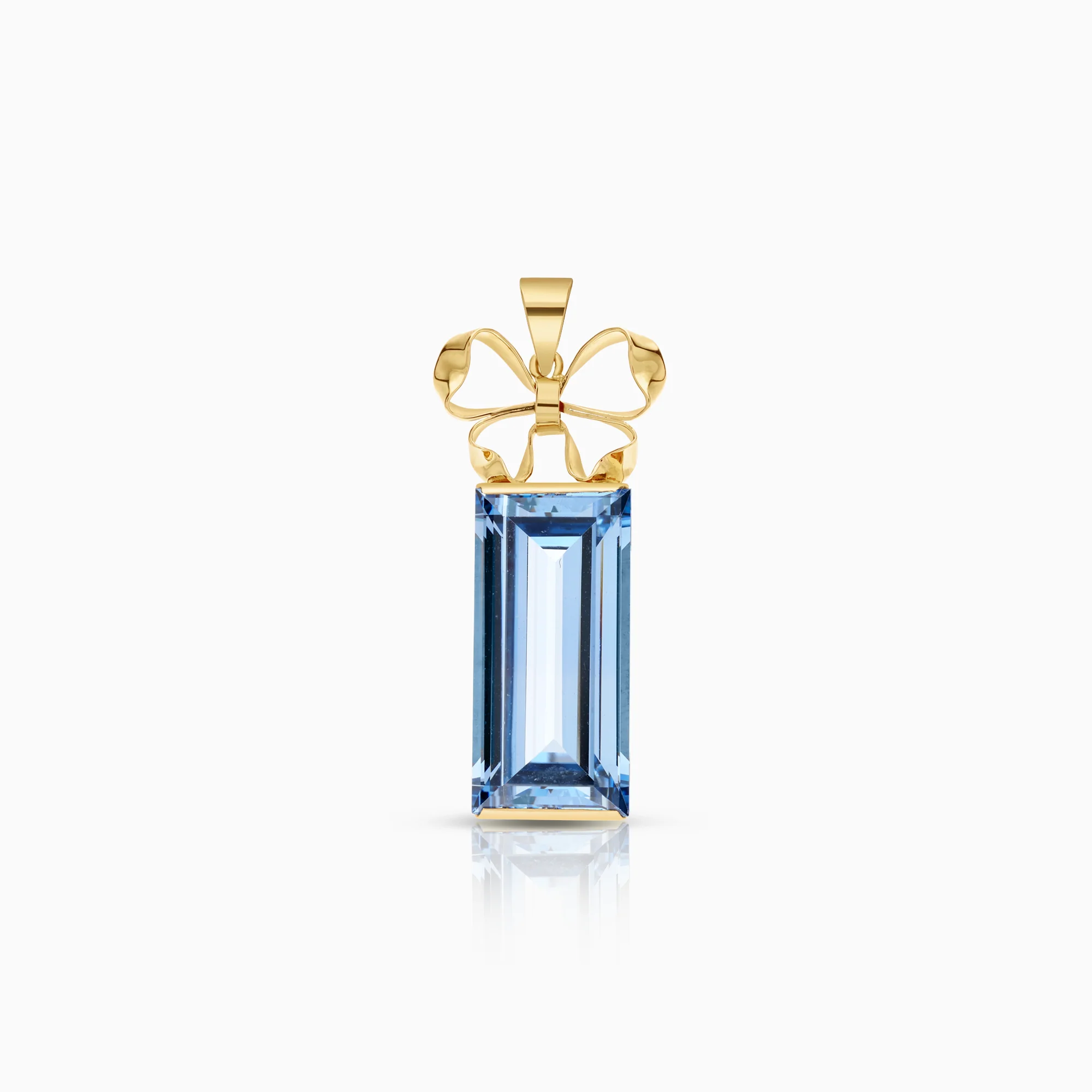 Gold pendant 9.86g 18K gold