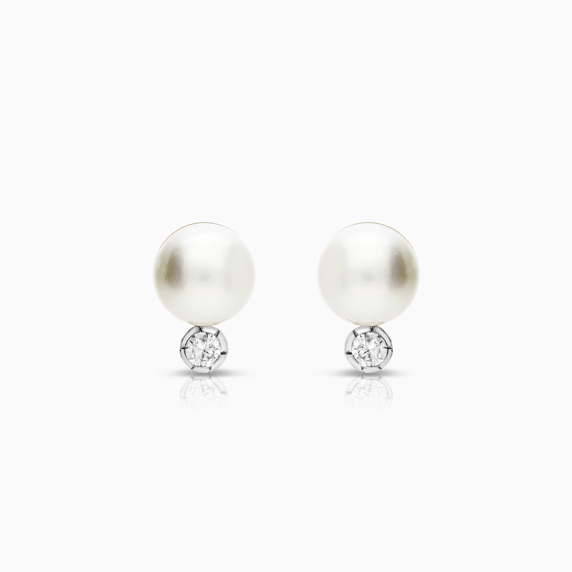 Gold earrings with cultured saltwater pearls and diamonds 0.06ct 18K gold