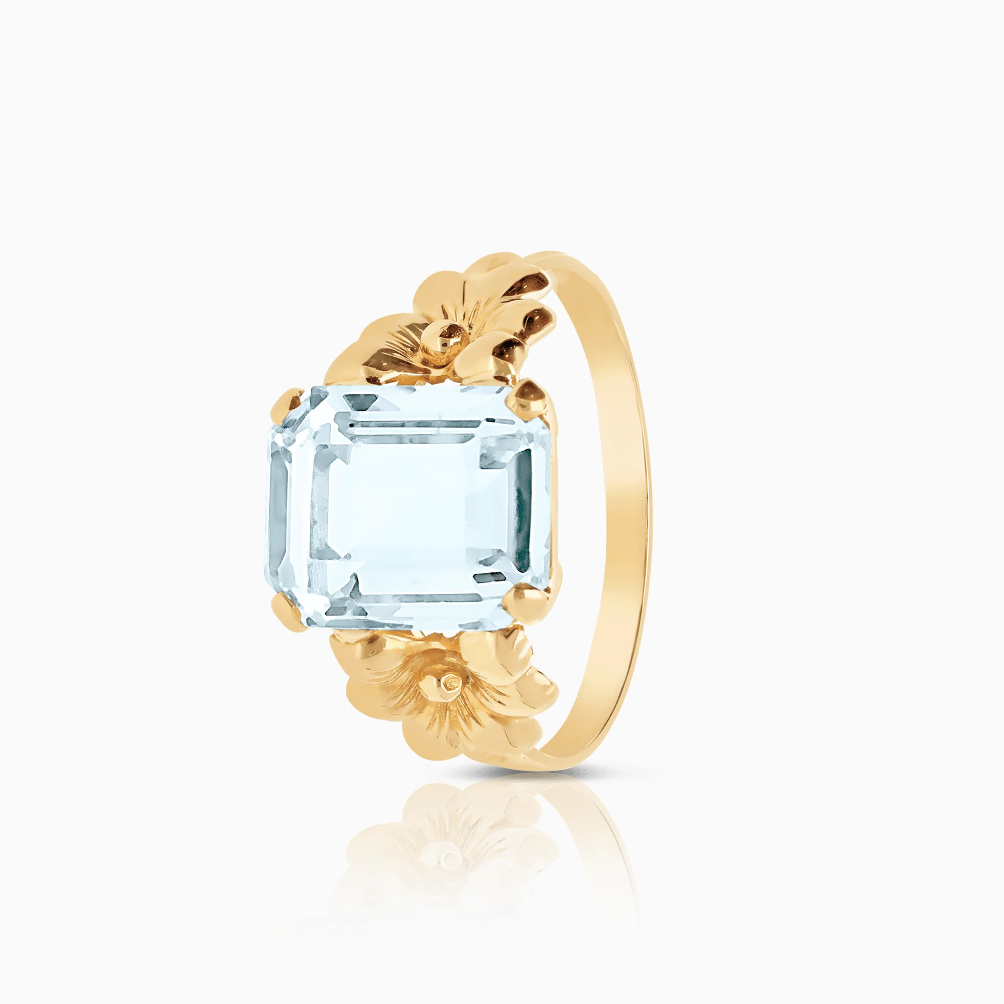 Gold ring with a blue aquamarine 2.60g 18K gold