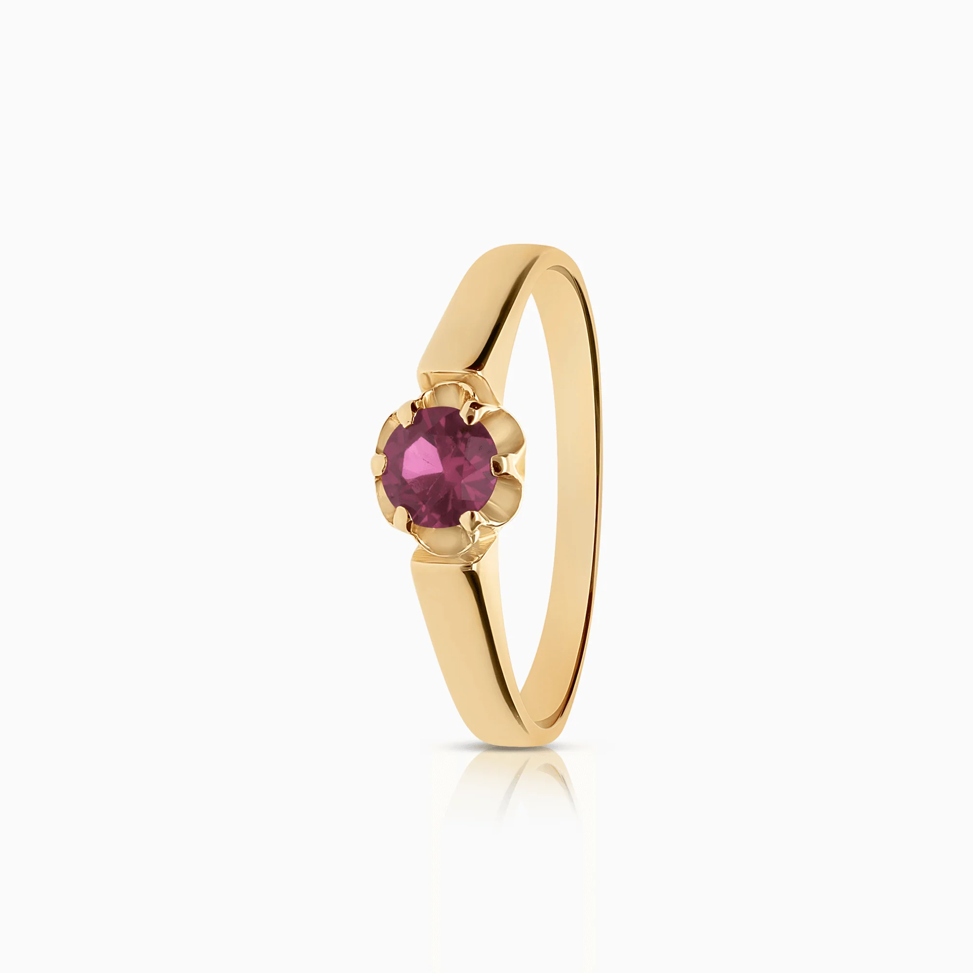 Gold ring with a red ruby 2.47g 18K gold