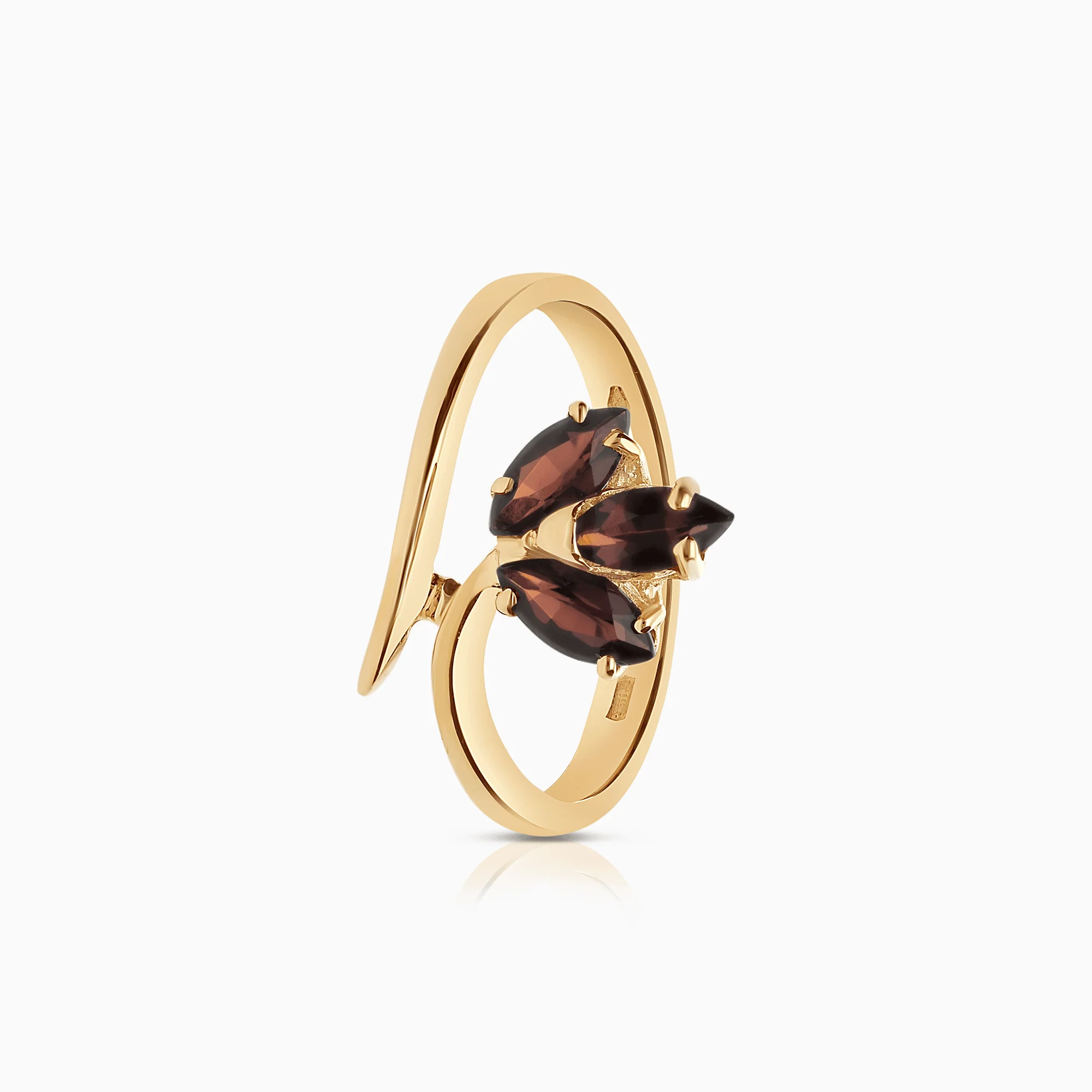 Gold ring with red garnets 3.0g 18K gold