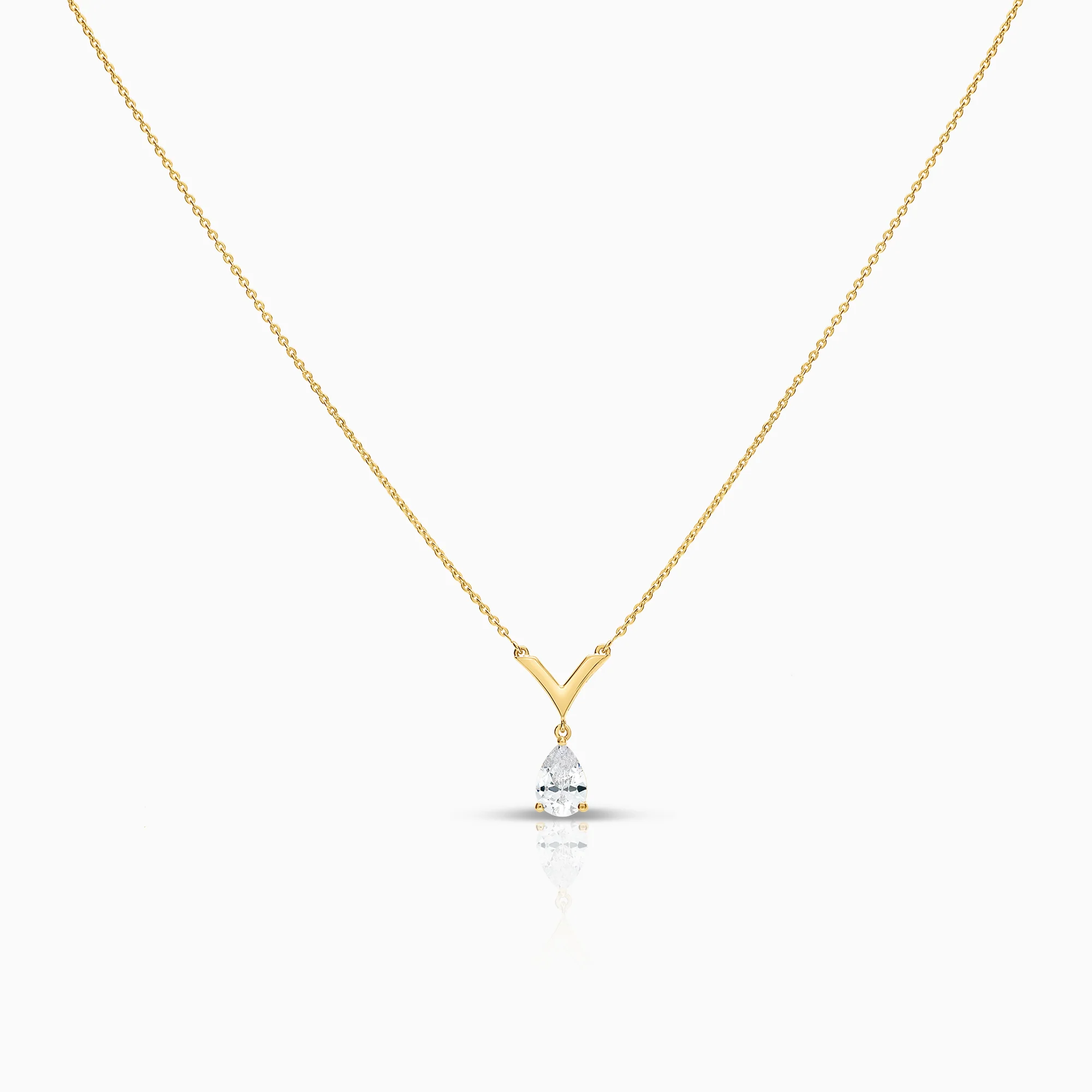 Necklace with cubic pendant, 2.45g, 18K gold