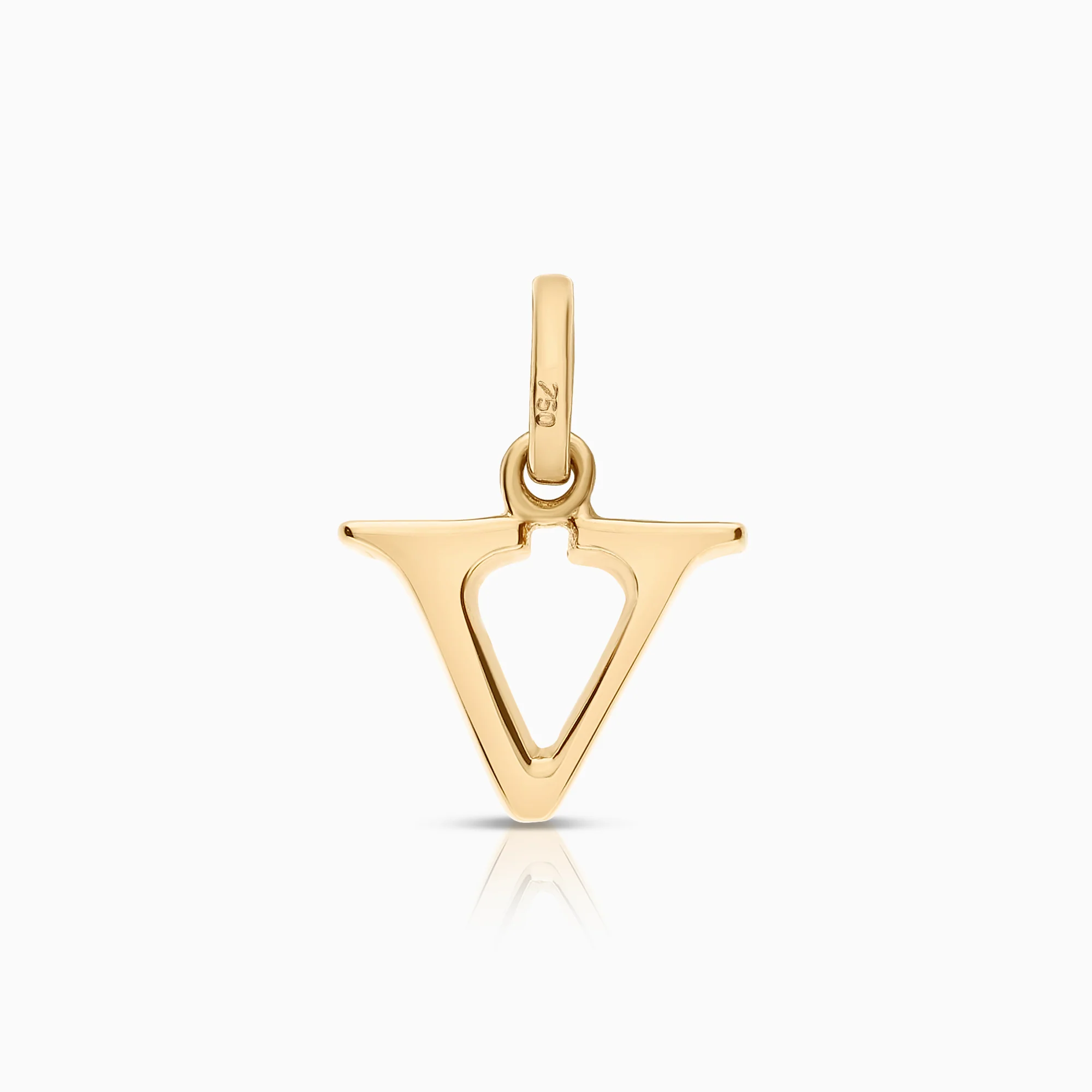 Letter V pendant 0.67g 18K gold