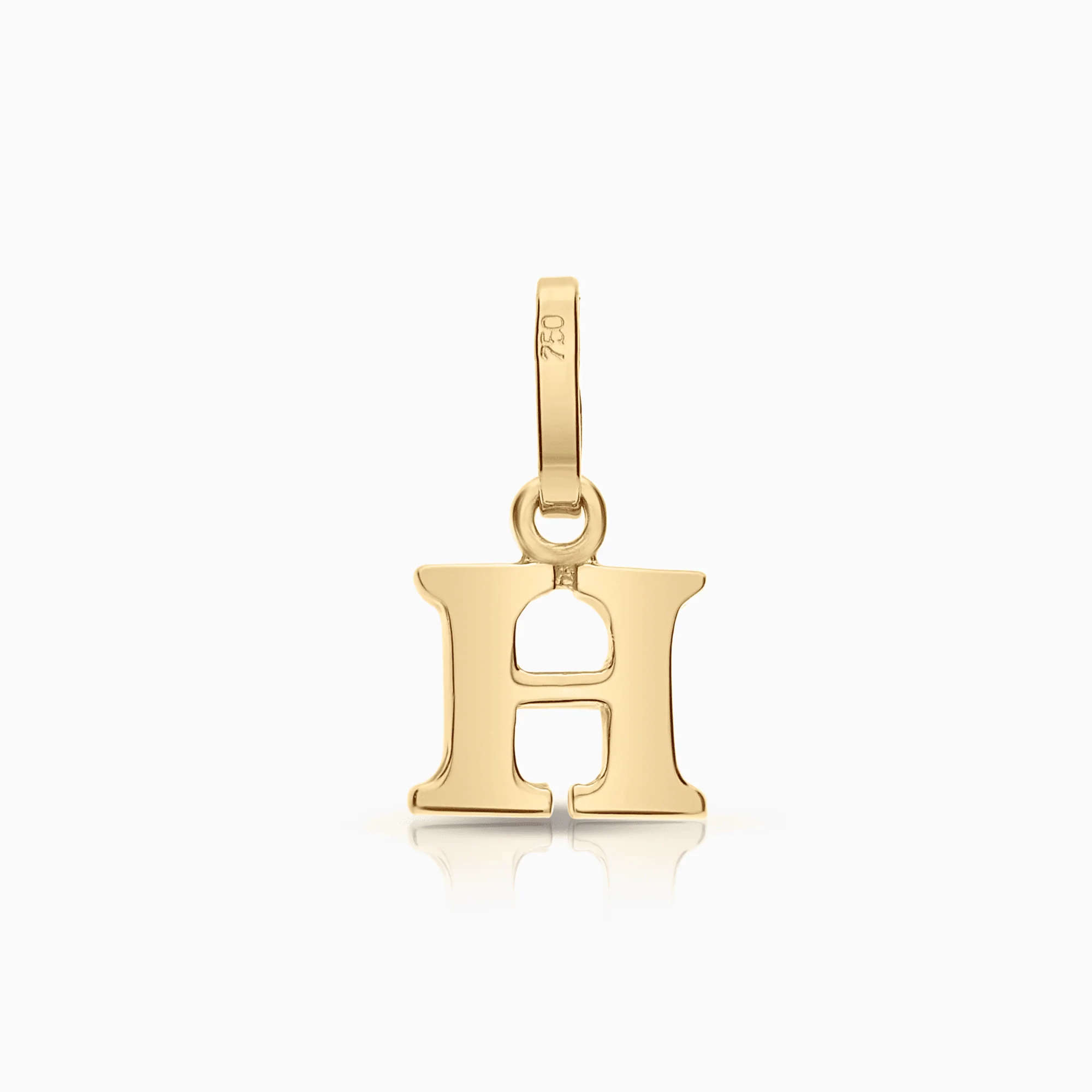 Letter pendant 0.40g 18K gold
