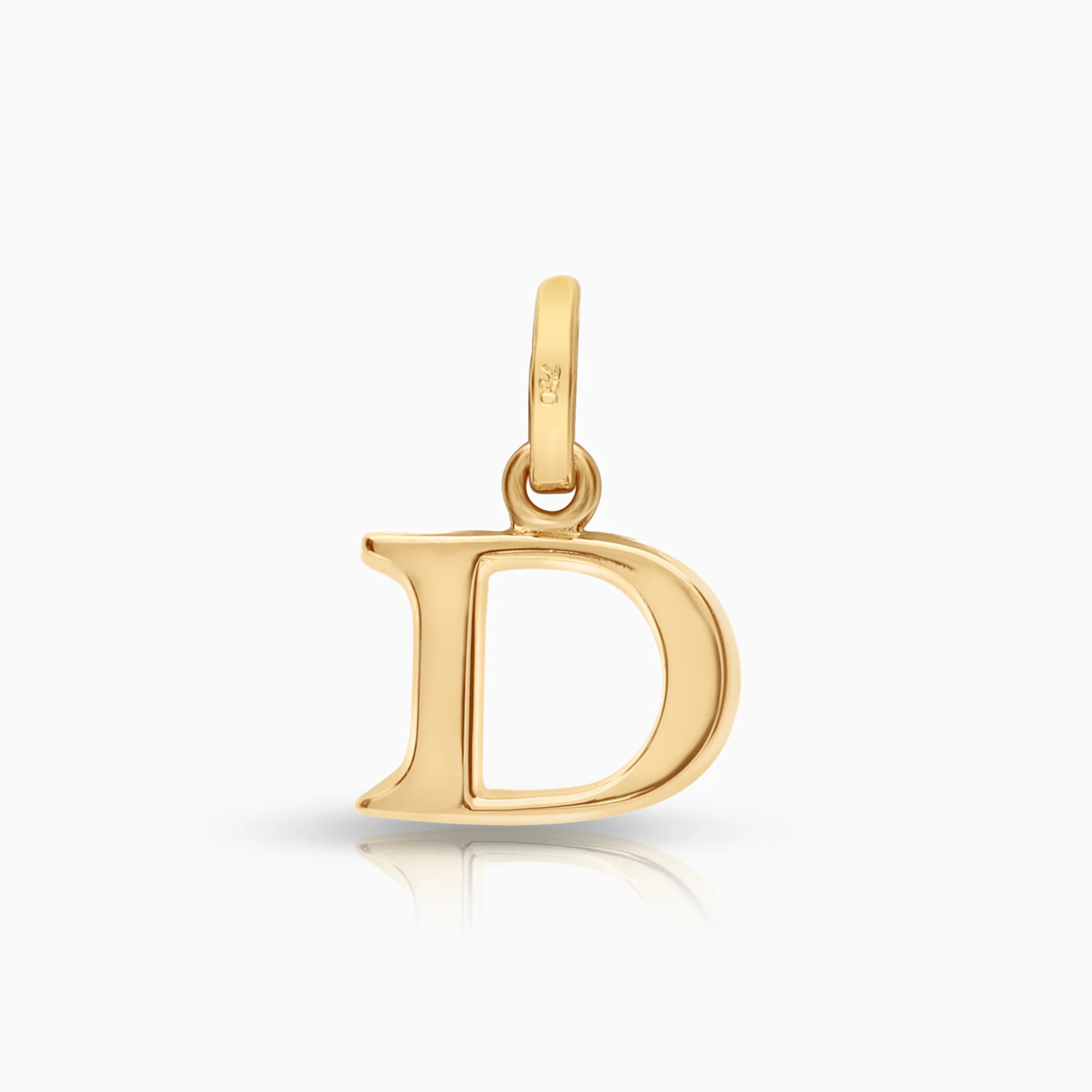 Letter pendant 0.81g 18K gold