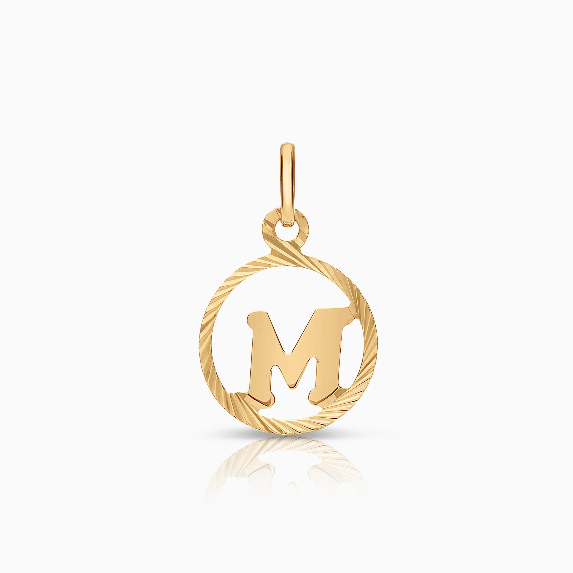 Letter pendant 1.37g 18K gold