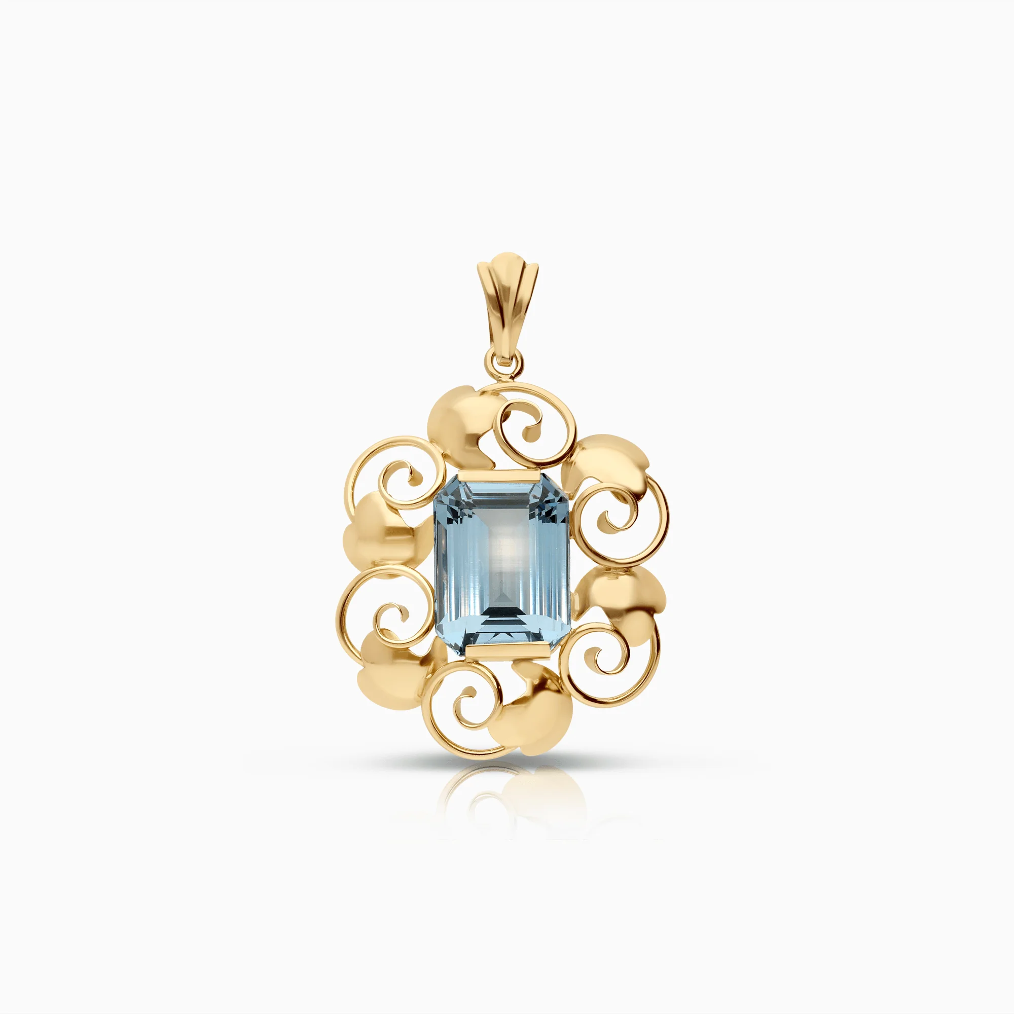 Pendant with blue stone 6.58g 18K gold