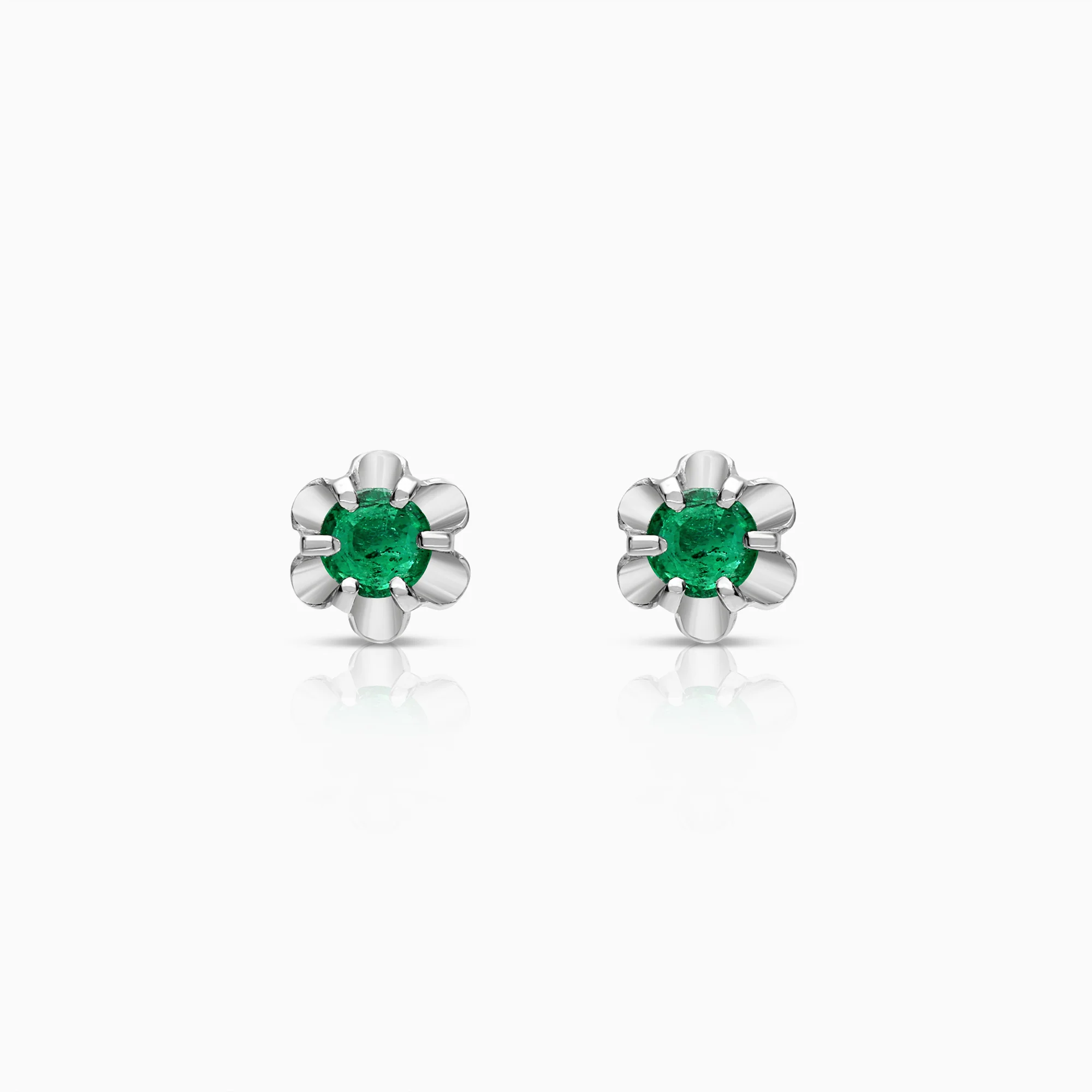 Solitaire earrings with green emeralds 1.38g 18K white gold