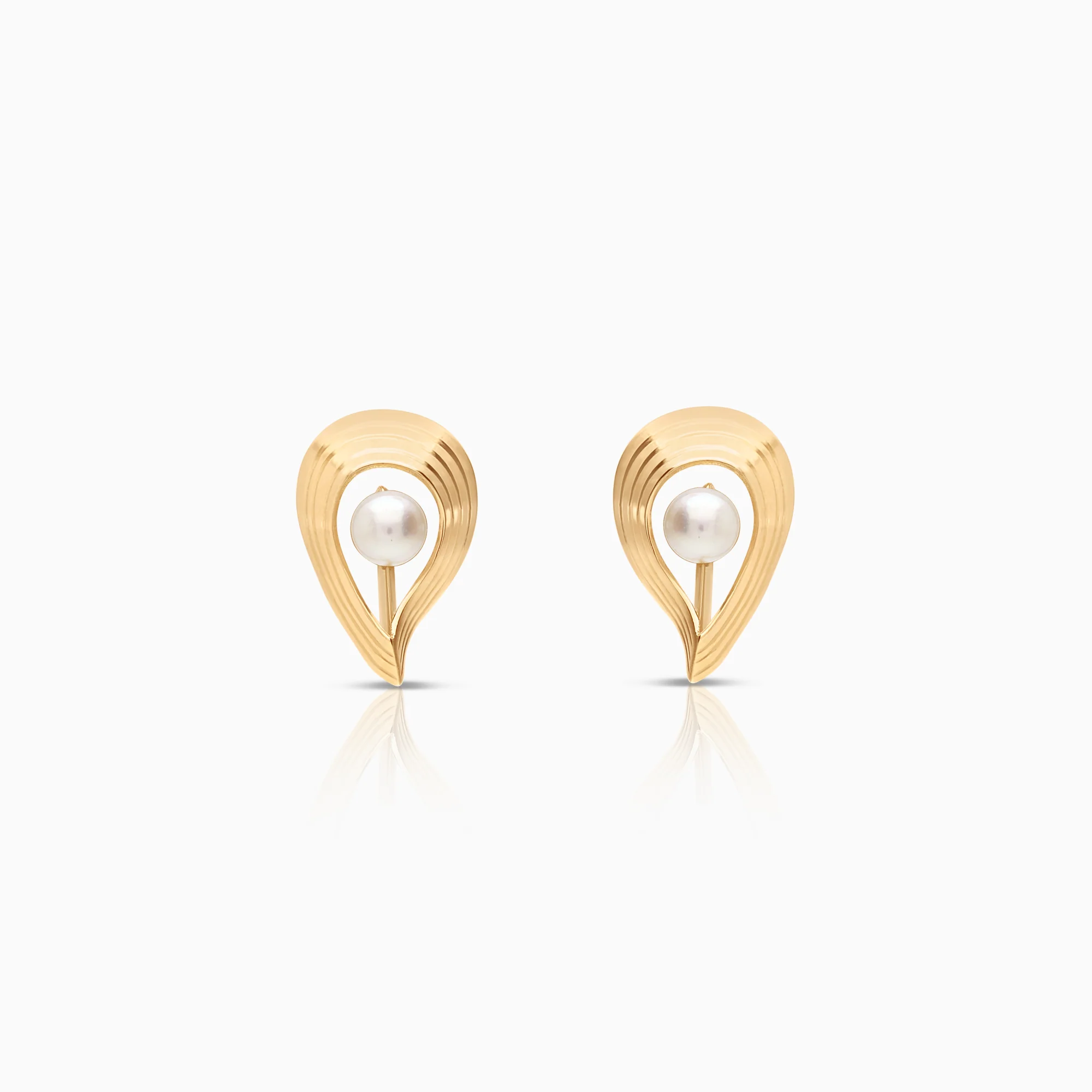 Cultured saltwater pearl earrings 1.98g 18K gold