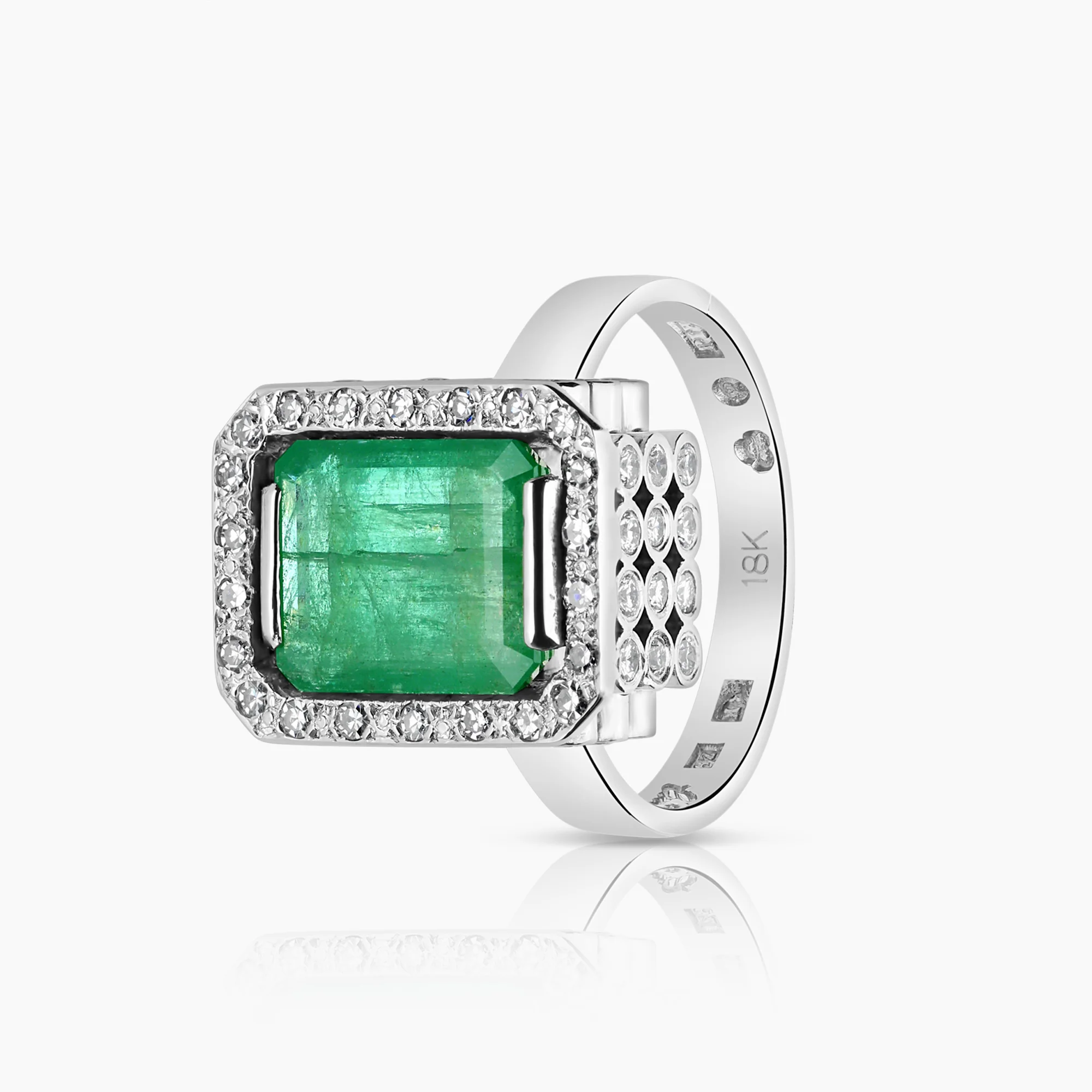 Diamond ring with emerald 0.81ct 18K white gold