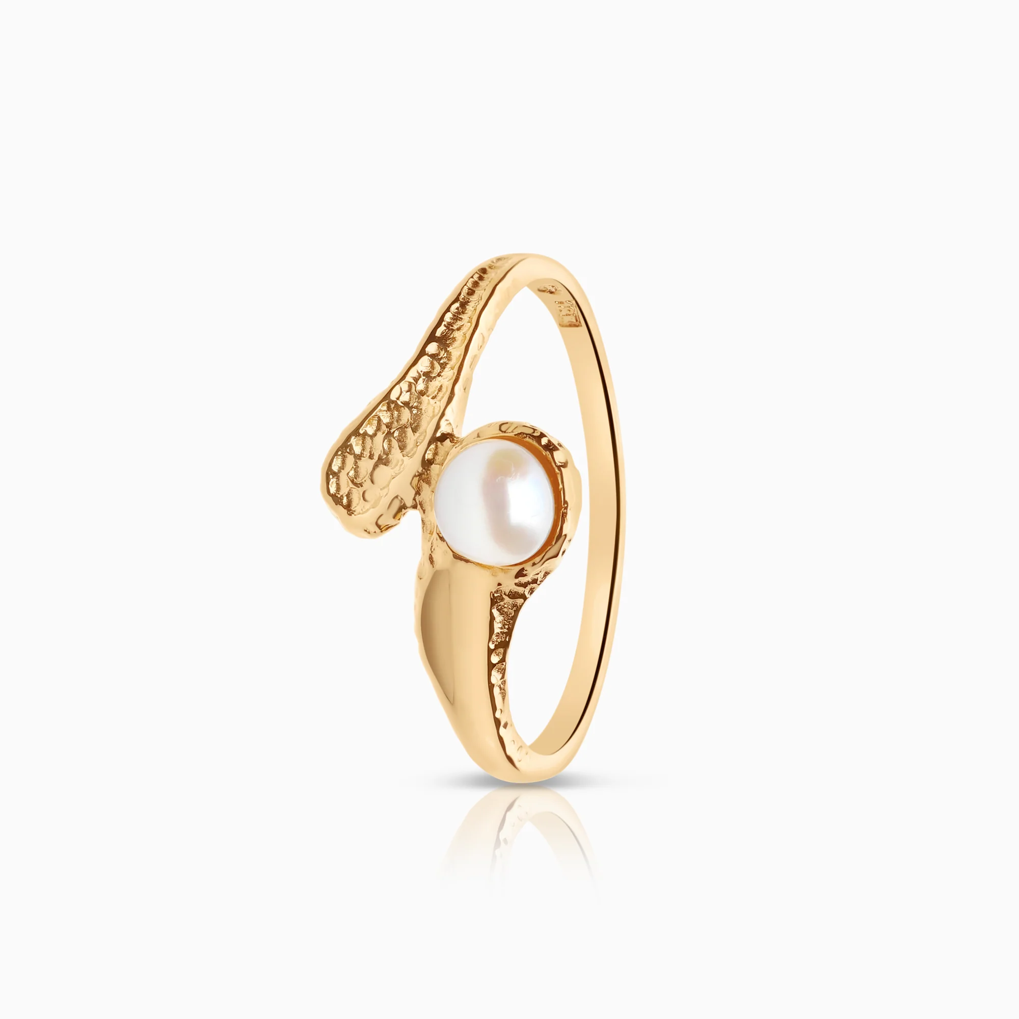 Ring with cultured freshwater pearl 2.13 g 18K gold