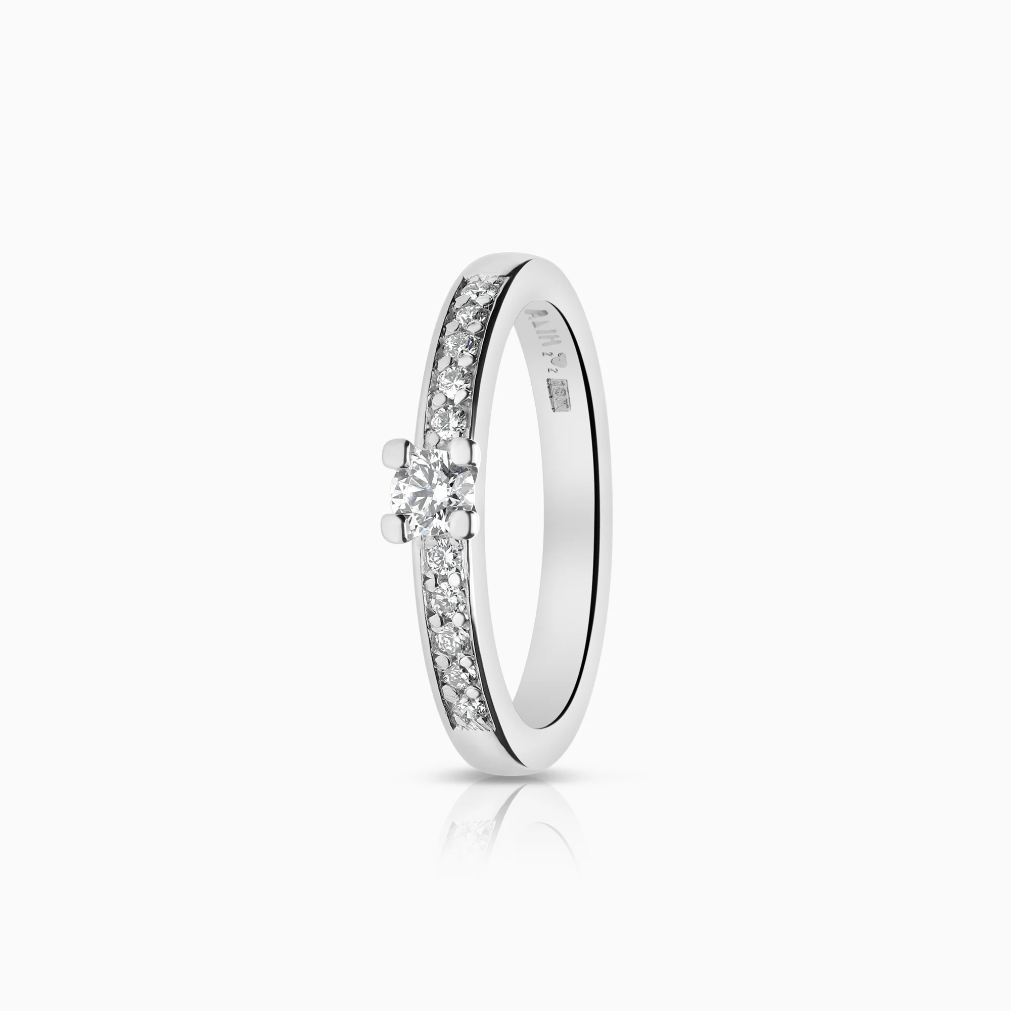 Side-stone ring 0.20ct 18K white gold