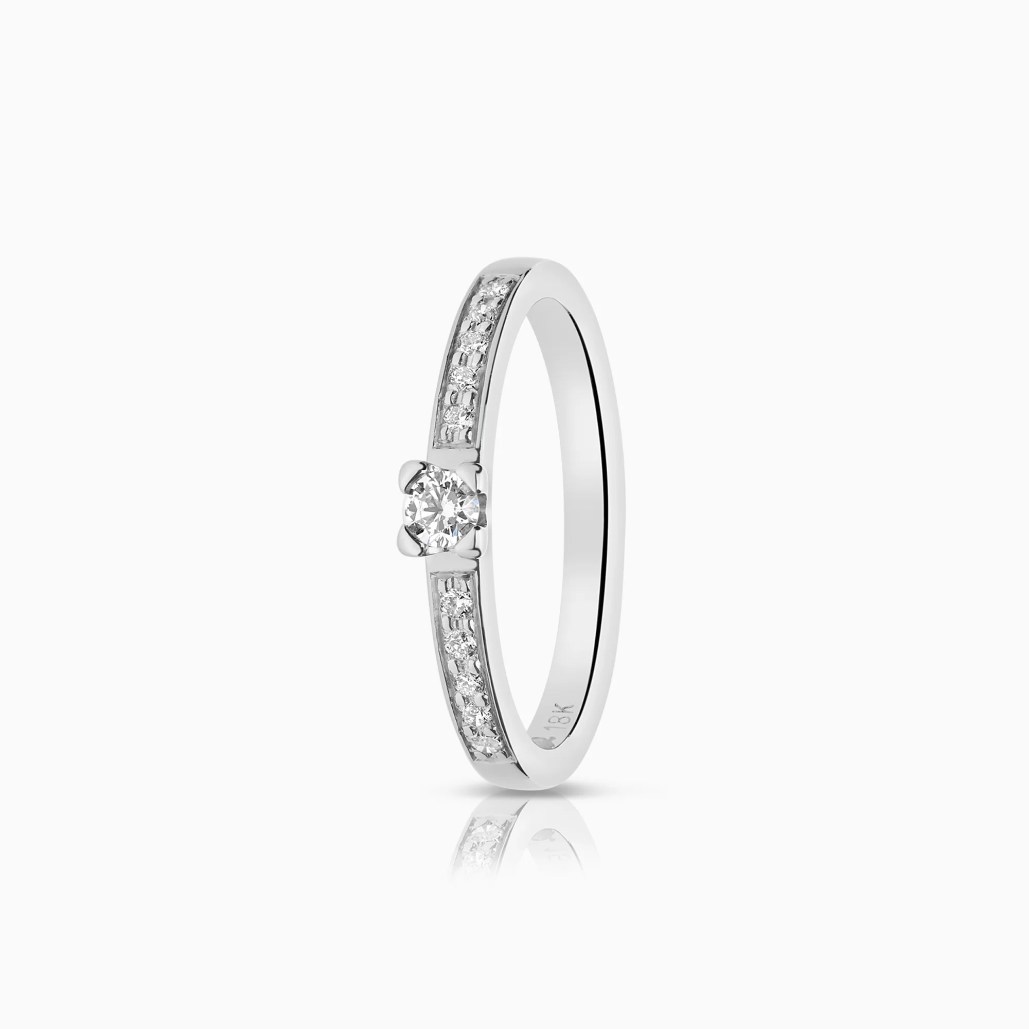 Side-stone ring 0.20ct 18K white gold