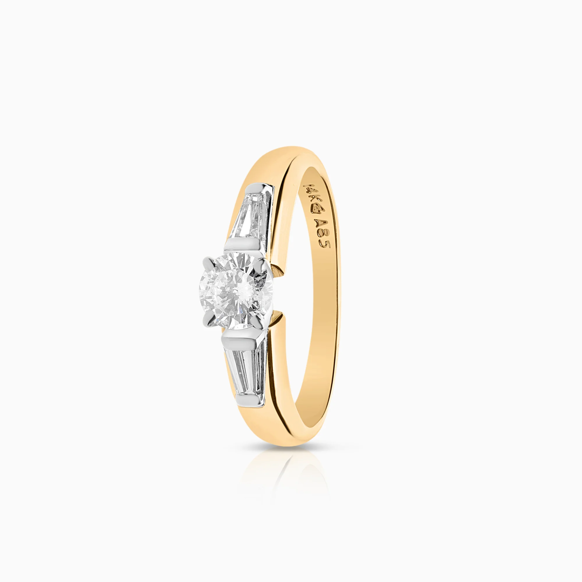 Side-stone ring 0.66ct 14K gold