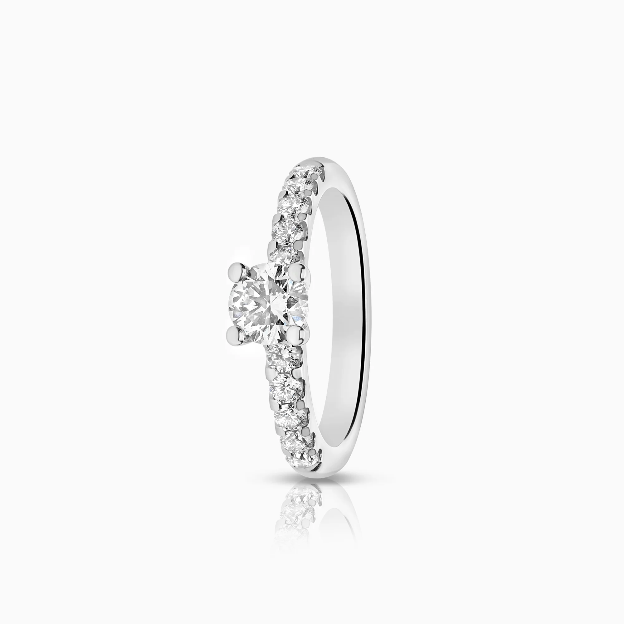 Side-stone ring 0.70ct 950 platinum