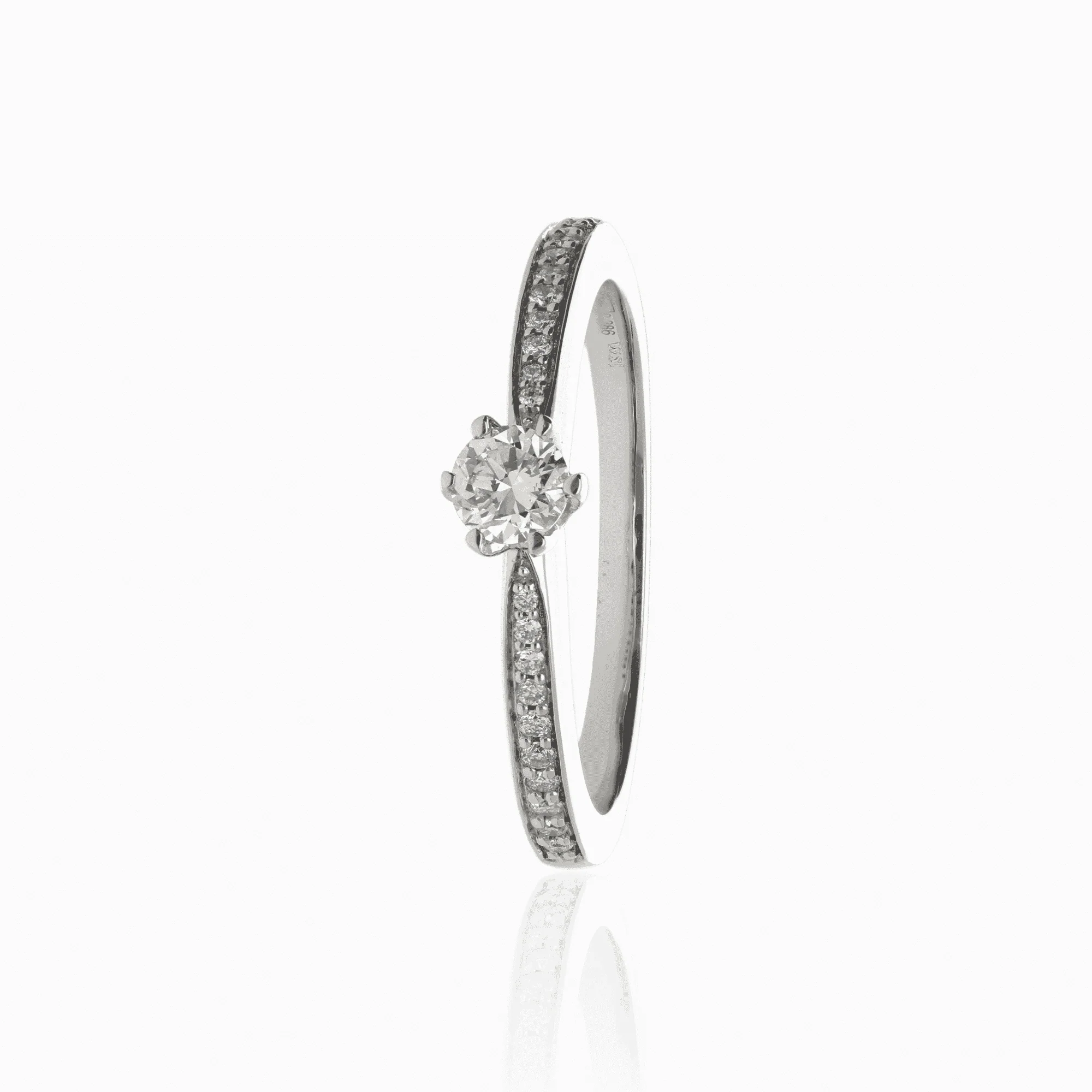 Side stone ring 0.28ct 18K