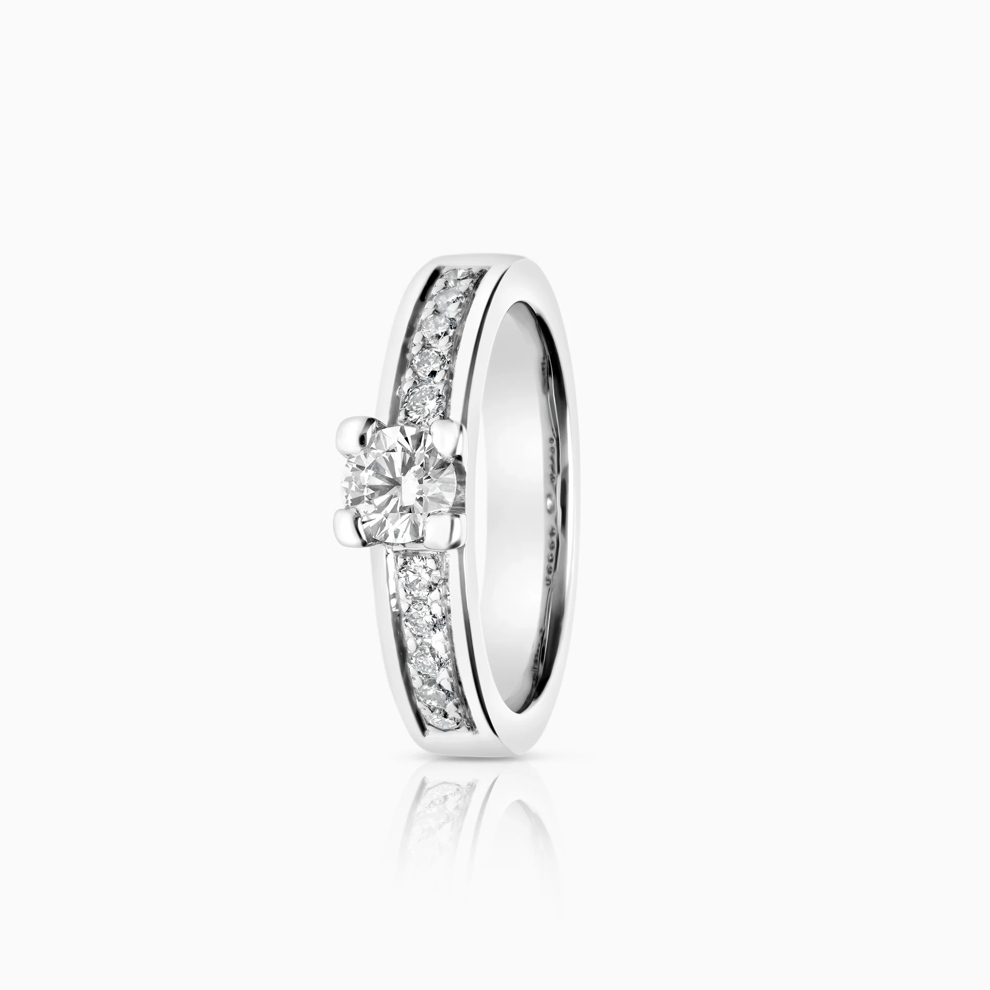 Side-stone ring 0.60ct 18K white gold