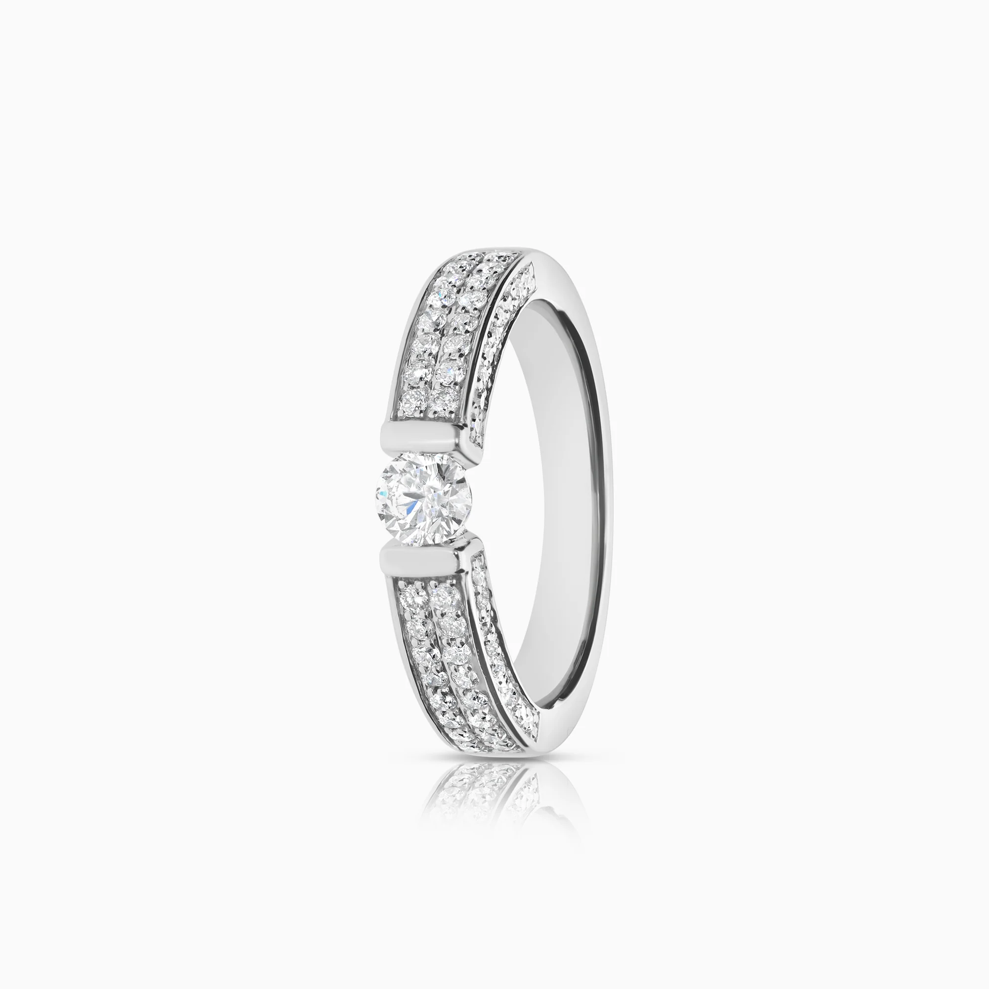 Side stone ring 0.72ct 18K white gold