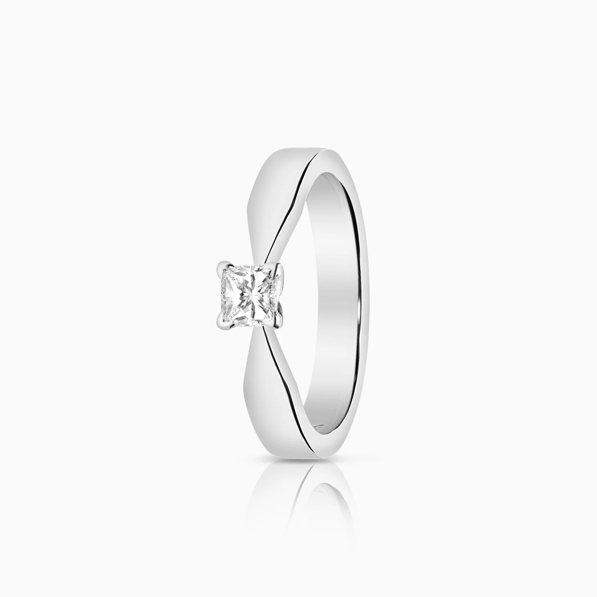 Solitaire ring princess 0.30ct 18K white gold